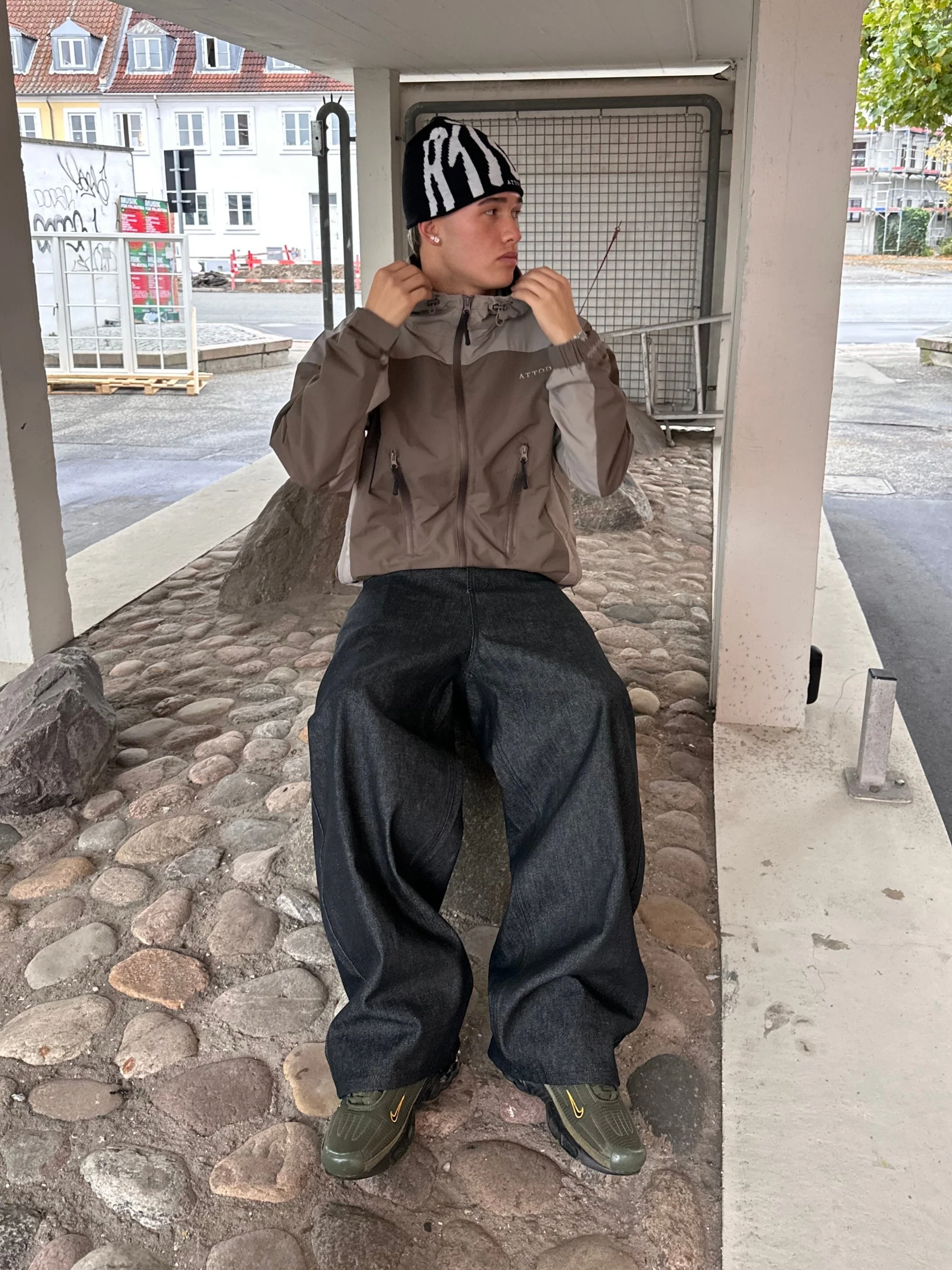 Reversible Beanie Black/White - Image 5