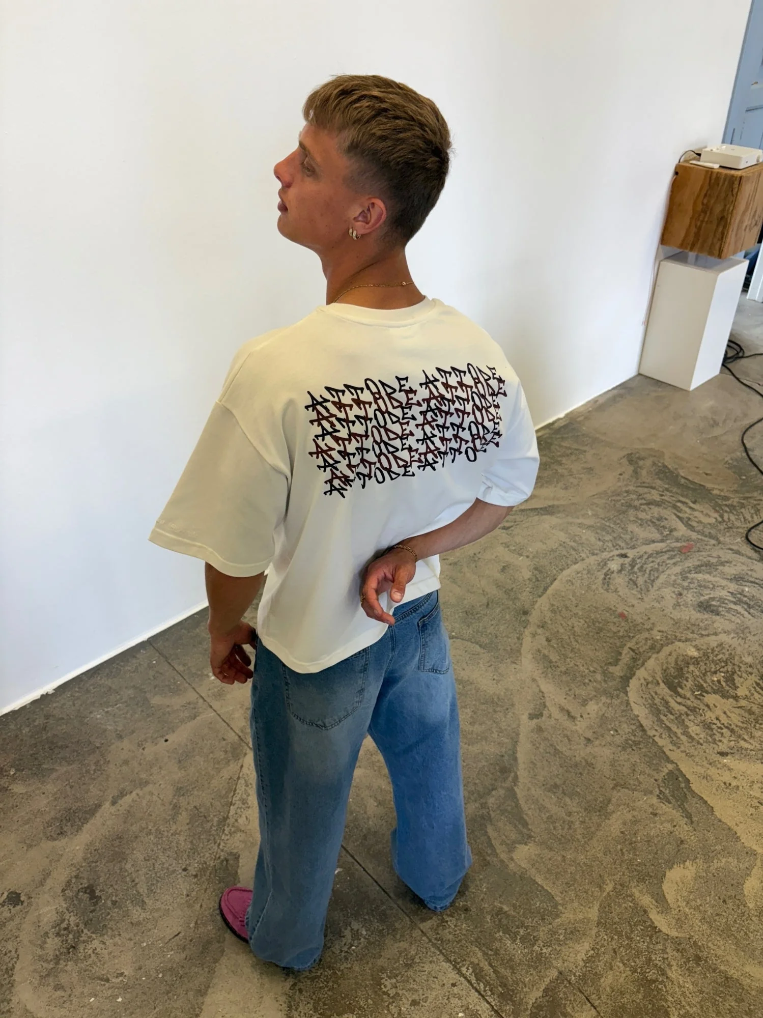 Graphic T-shirt Off White - Image 8