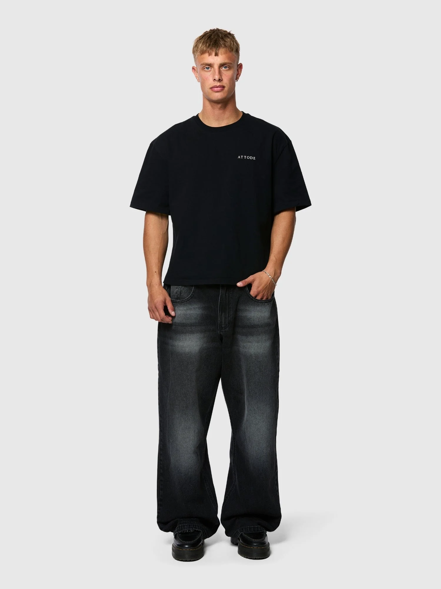 Love Yourself T-shirt Black - Image 3