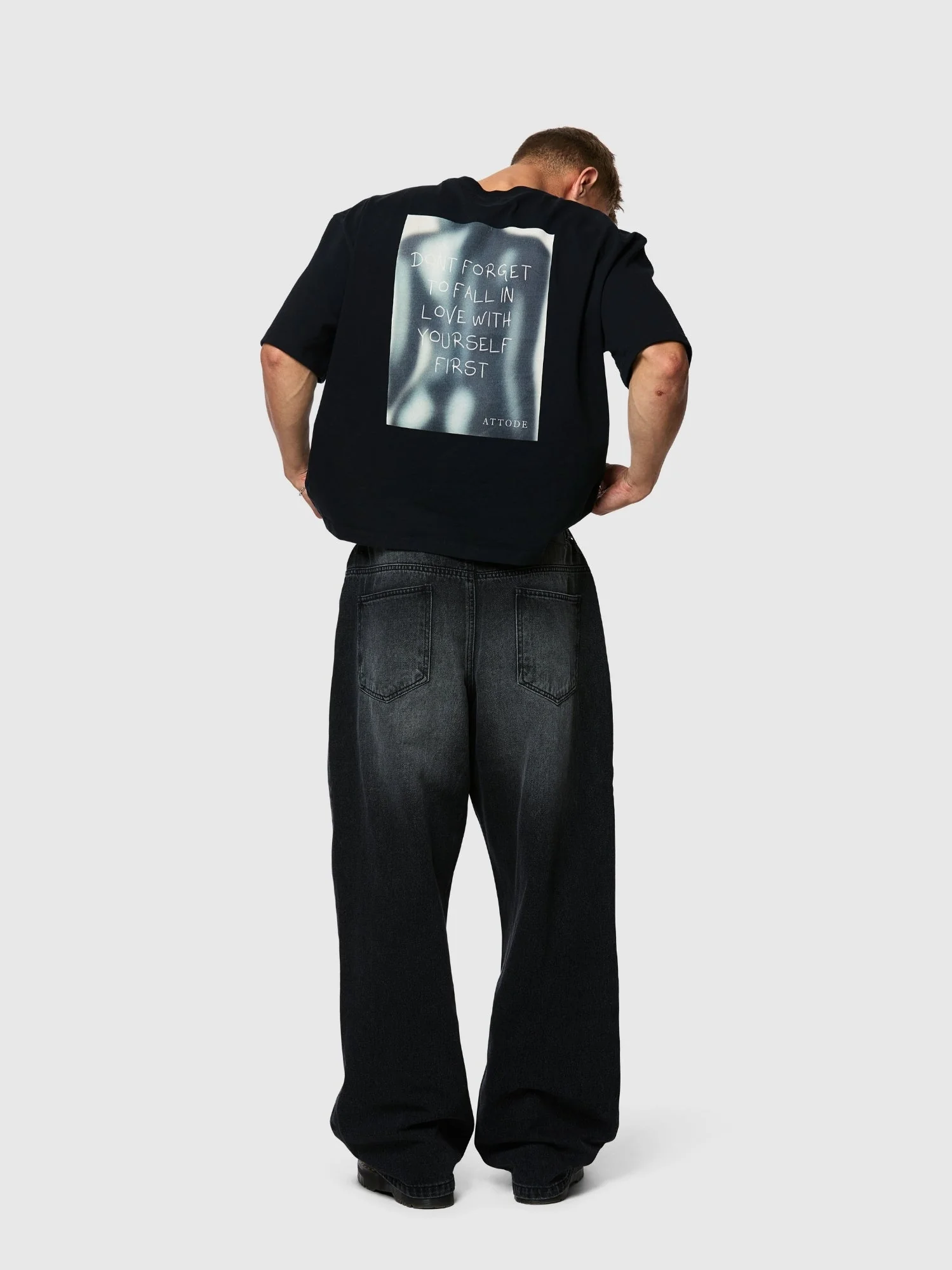 Love Yourself T-shirt Black - Image 4