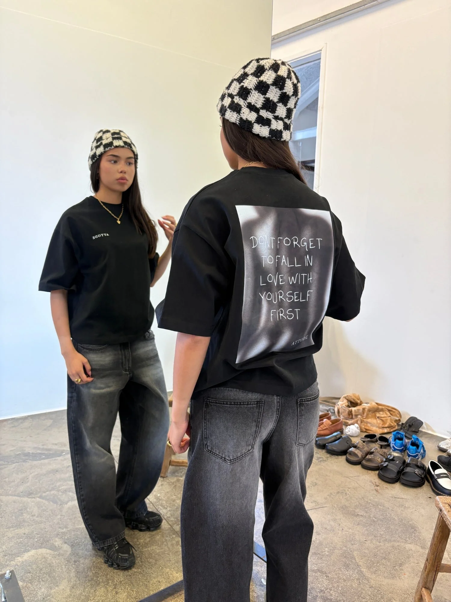 Love Yourself T-shirt Black - Image 5