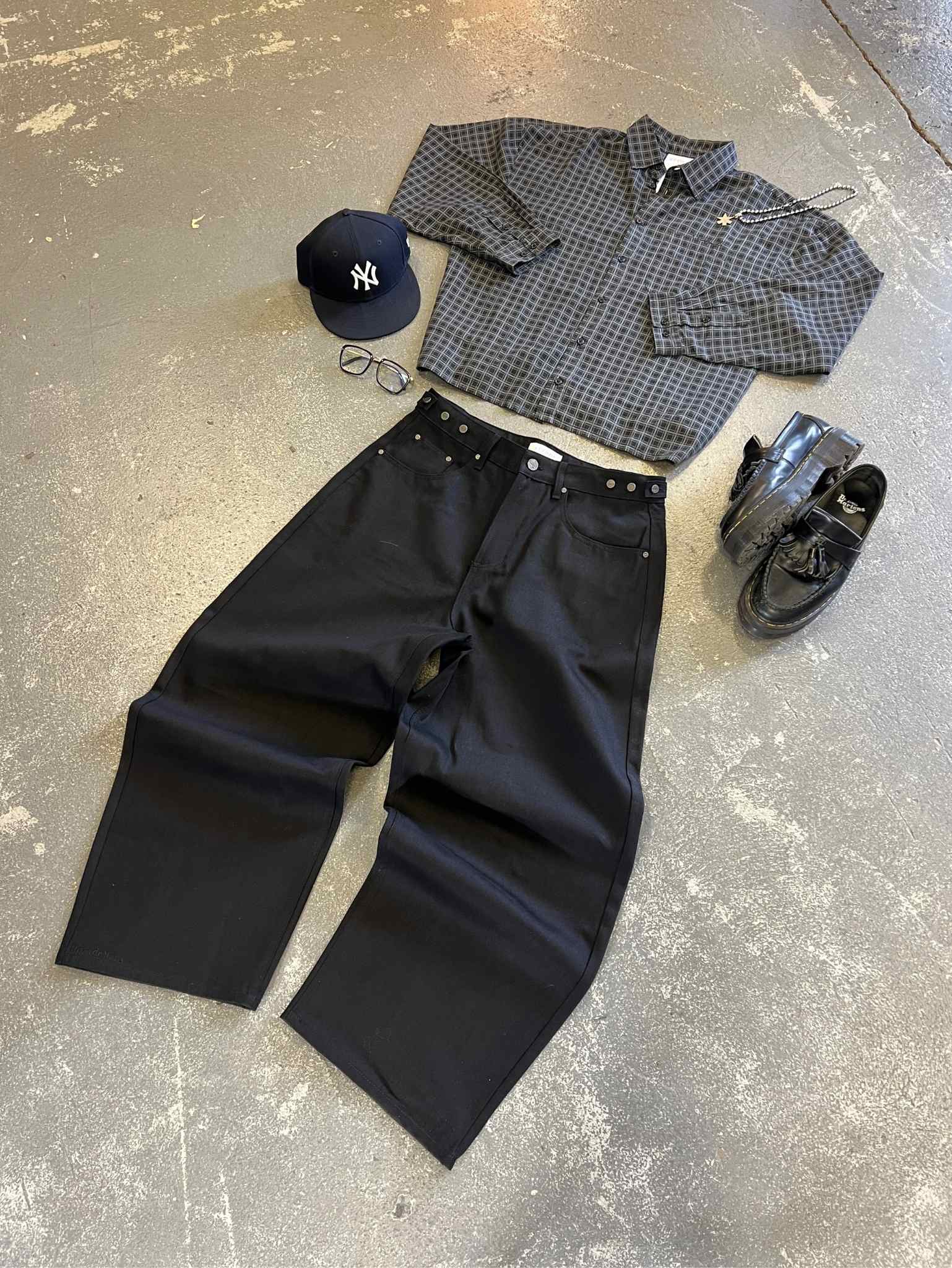 Raw Denim Jeans Solid Black - Image 5